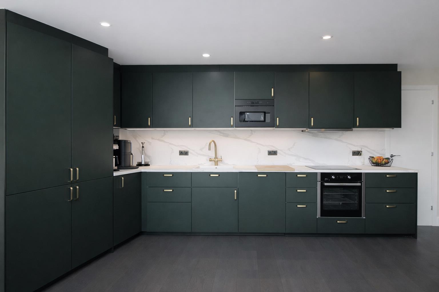 2 bed property in Stafford Road, Wallington